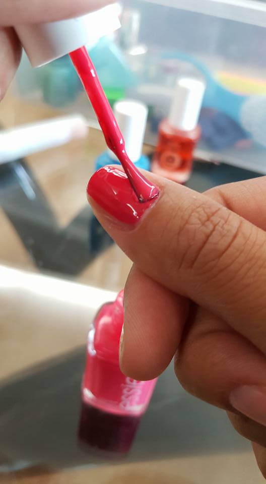 apply nail color, Easy DIY