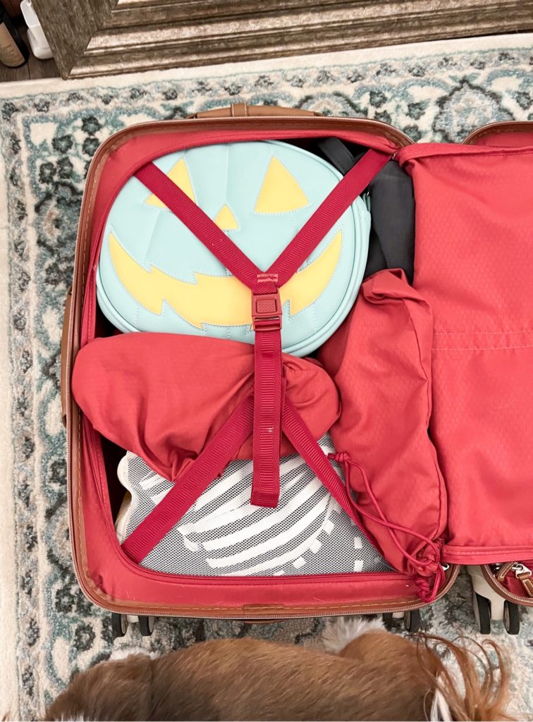 How to Plan Travel Outfits, how to create room in luggage 